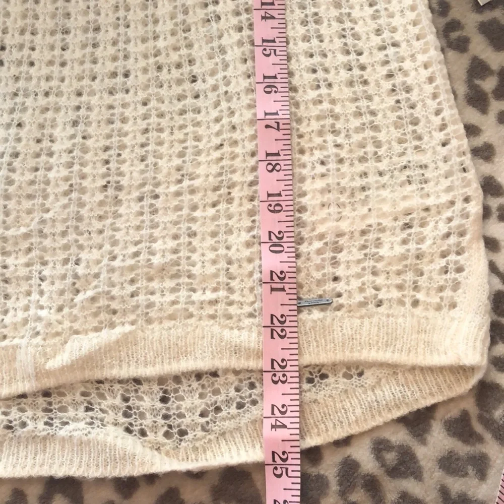 Abercrombie & Fitch Wool Open Weave V-neck Sweater in Ivory Cream Size Medium